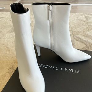 NWT: Kendal + Kyle White Stilleto Boots